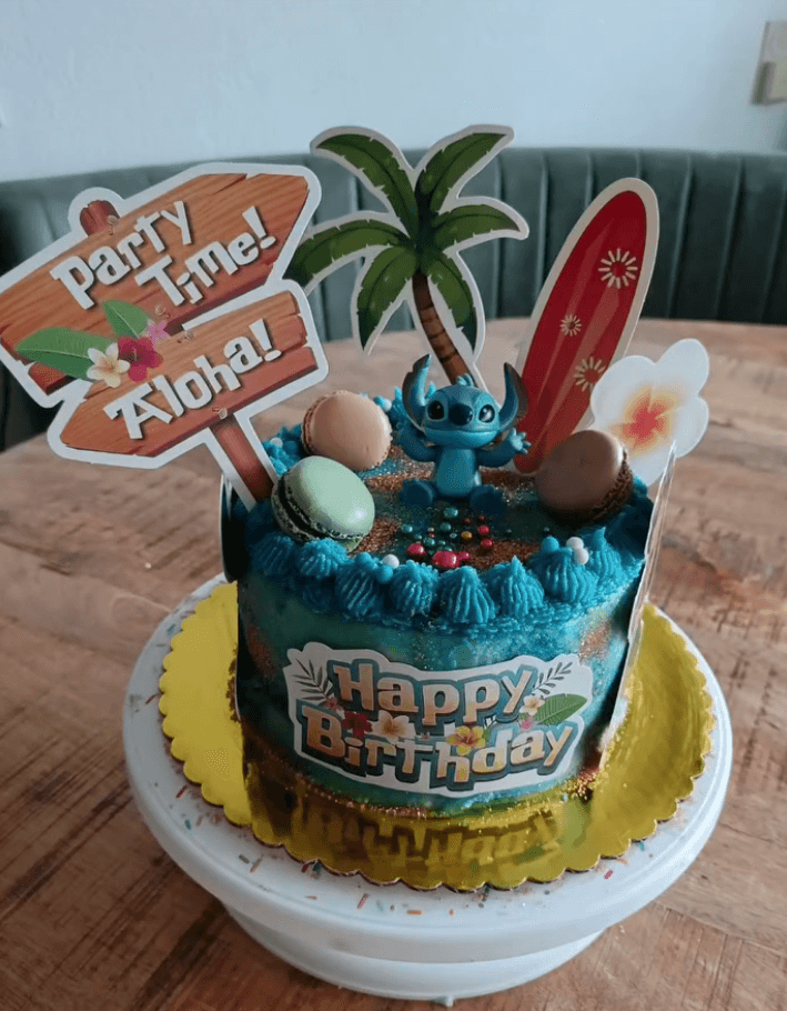 Uitbundige verjaardagstaart van Glu Free by Ger.